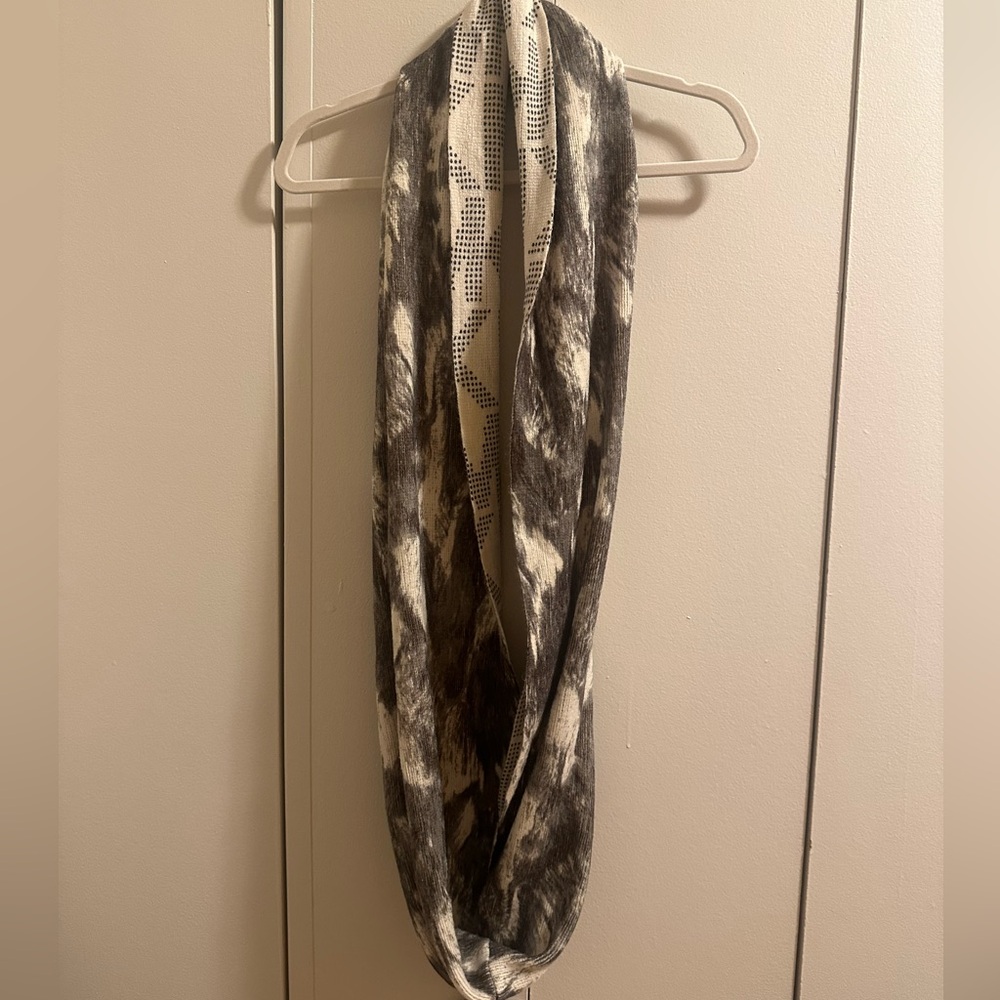 Michael Kors Black and White Infinity Scarf